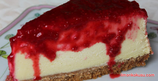 Çilek Soslu Cheesecake Tarifi