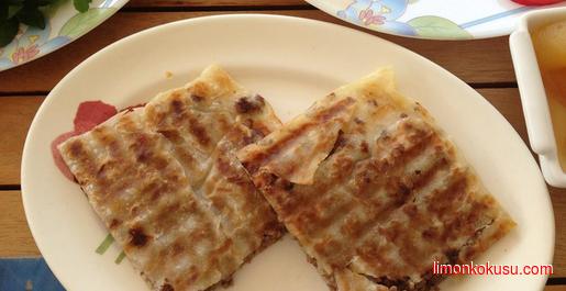 Tost Makinasında Kıymalı Gözleme Tarifi