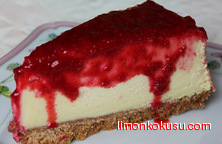 Çilek Soslu Cheesecake Tarifi